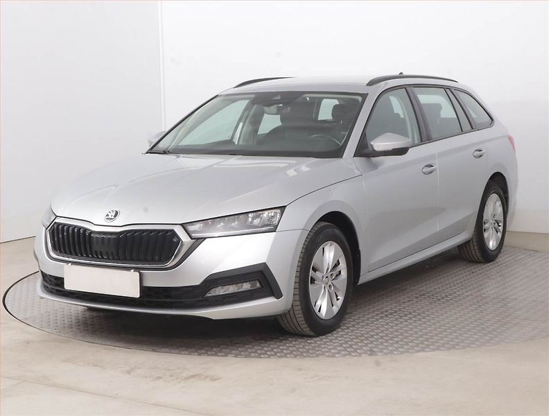 Škoda Octavia (2022) Ambition 2.0 TDI, ČR,1.maj - fotka 2 z 15