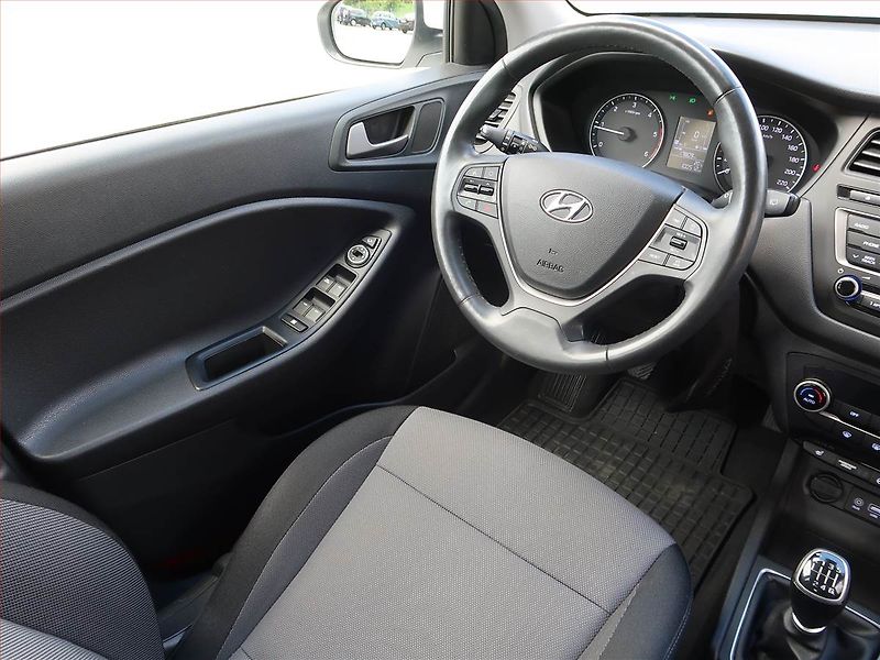 Hyundai i20 (2017) 1.4 CRDi, Tempomat - fotka 7 z 17