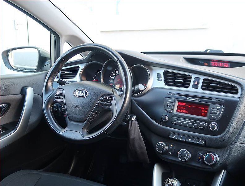 Kia Ceed (2014) 1.6 GDI, Tempomat - fotka 7 z 16