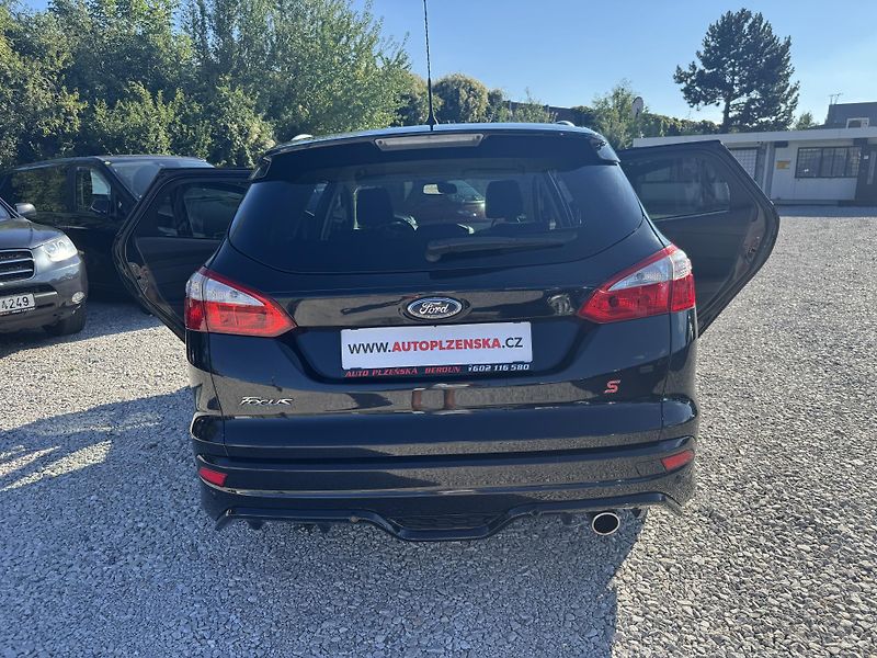 Ford Focus (2014) ST-LINE 1.6, rezervace - fotka 13 z 44
