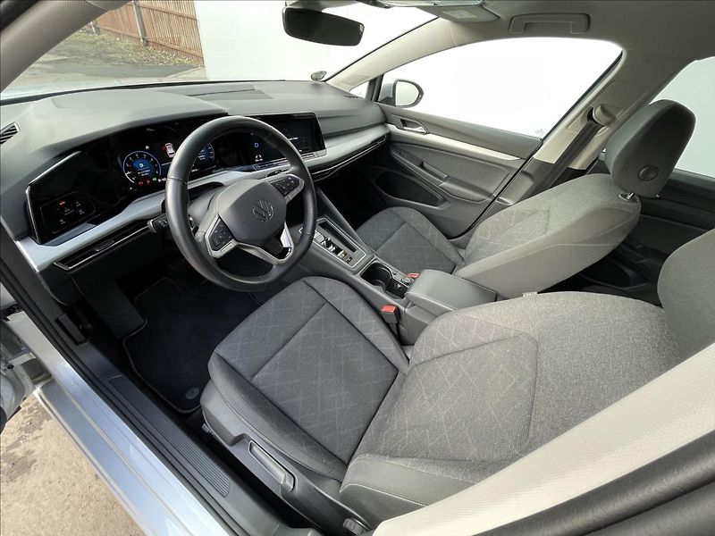 Volkswagen Golf 1,5 eTSI DSG Life ACC  Variant - fotka 5 z 23