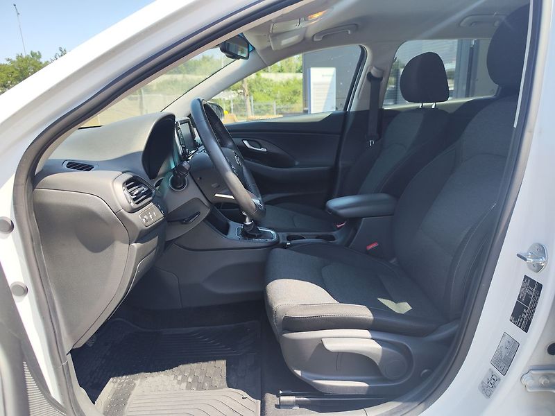 Hyundai i30 1.0 T-GDI/88kW Smart - fotka 12 z 29