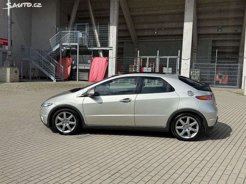 Honda Civic (2006) 1.8V-TEC, 103kw Nová STK - fotka 2 z 22