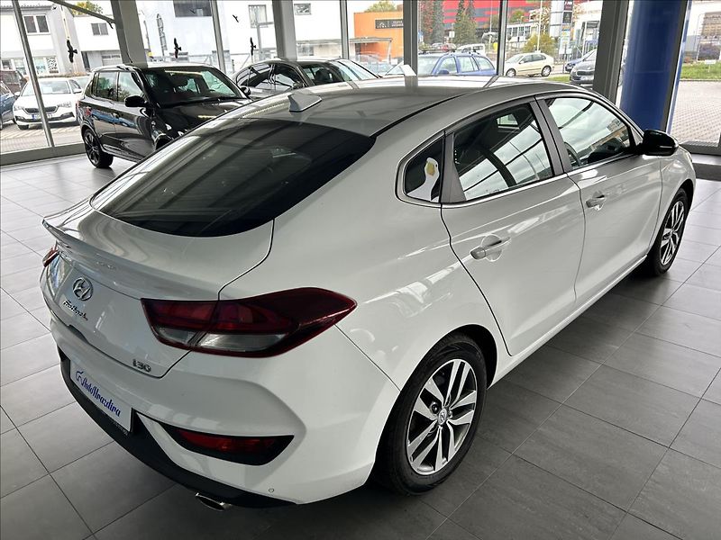Hyundai i30 1,0   TGDI 88kW,FASTBACK,ČR,1. - fotka 6 z 22