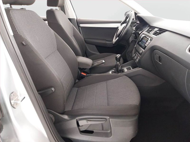 Škoda Octavia (2017) Ambition 1.6 TDI, Serv.kniha - fotka 9 z 19