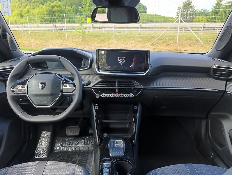 Peugeot 2008 (2026) ALLURE Hybrid 145 e-DCS6 - fotka 11 z 20