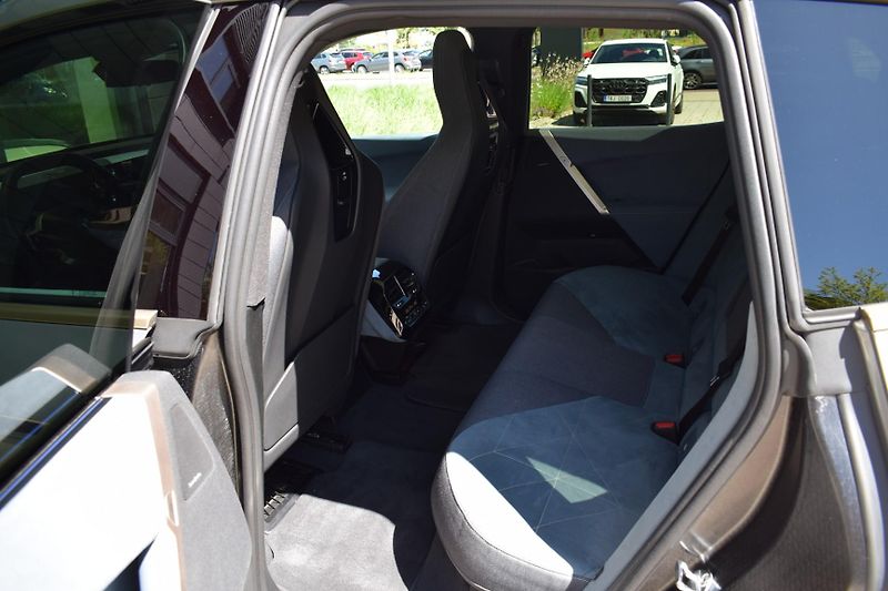BMW iX (2024) iX40xD/pano/360 - fotka 27 z 46