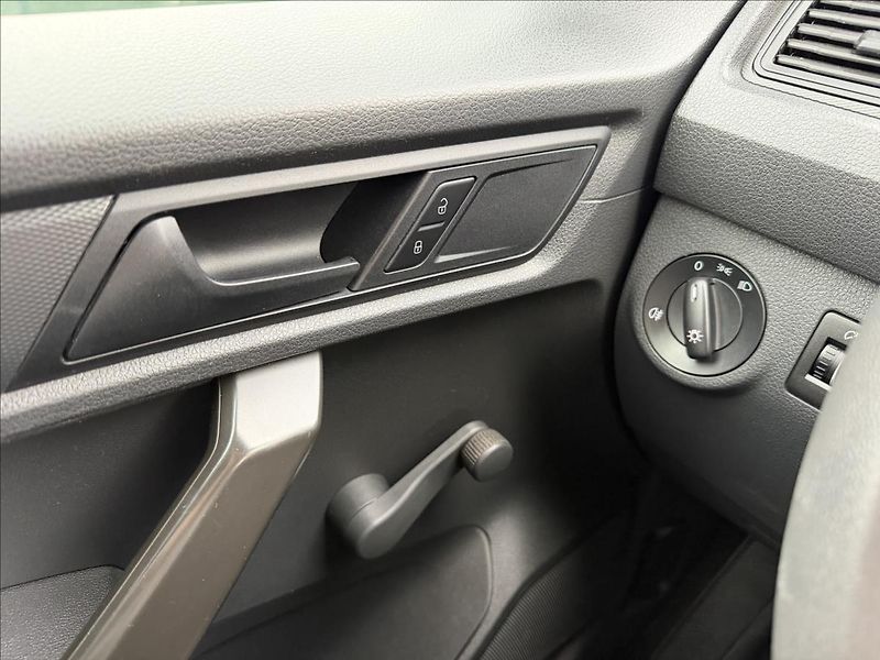 Volkswagen Caddy 2,0 TDI 5míst NAVIGACE - fotka 18 z 23