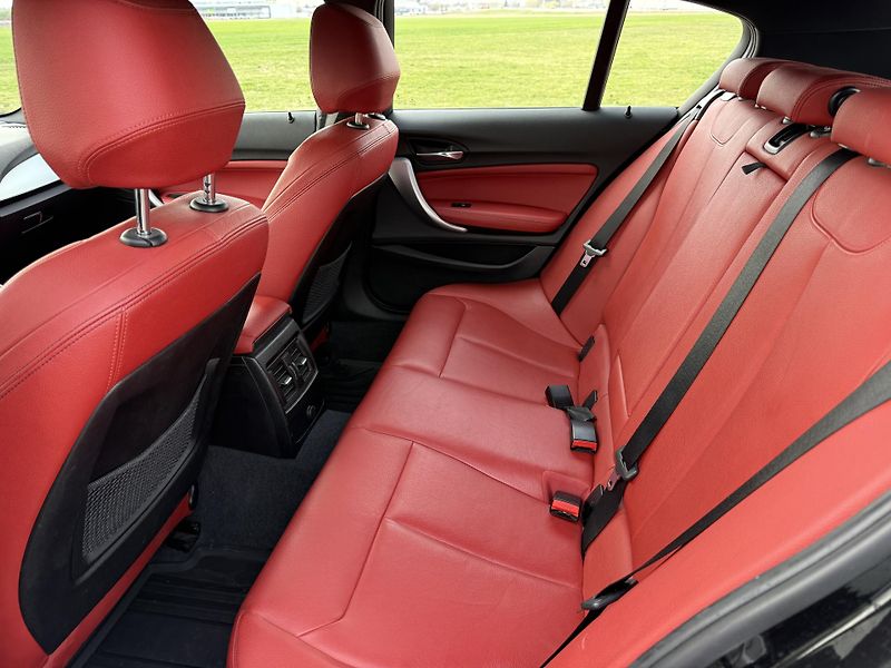BMW Řada 1 M135i xDRIVE NAVI H/K LED KŮŽE - fotka 36 z 43