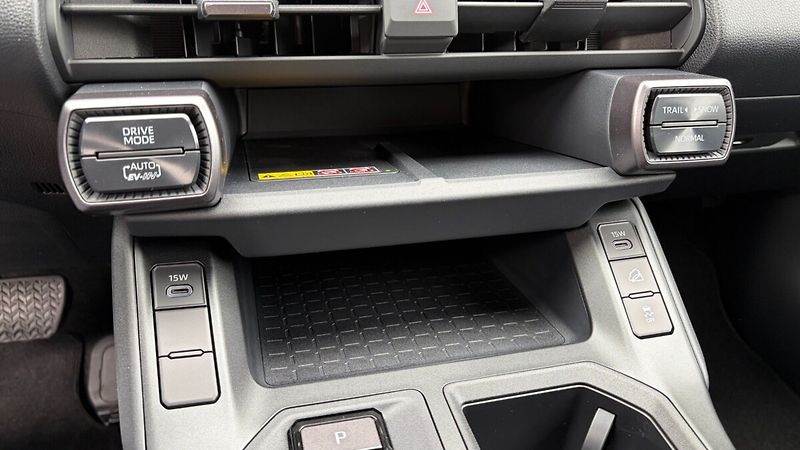 Toyota RAV4 4x4 PHEV  Style - fotka 14 z 19