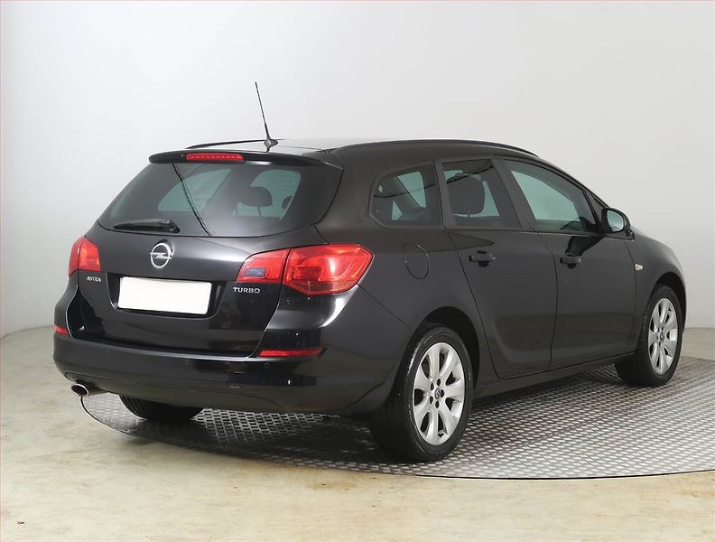Opel Astra (2011) 1.4 T, Tempomat, Park. senzory - fotka 5 z 18