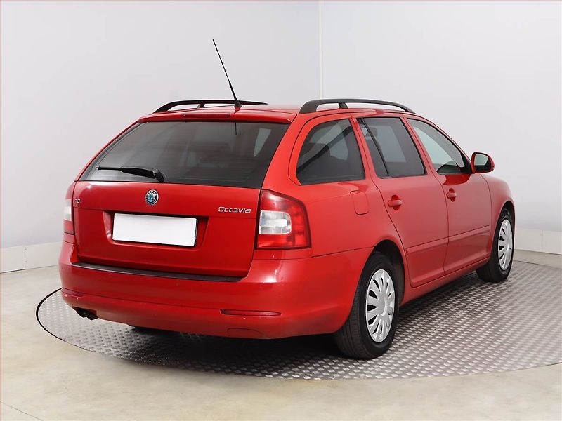 Škoda Octavia (2009) Elegance 1.9 TDI DPF, Automat - fotka 5 z 10