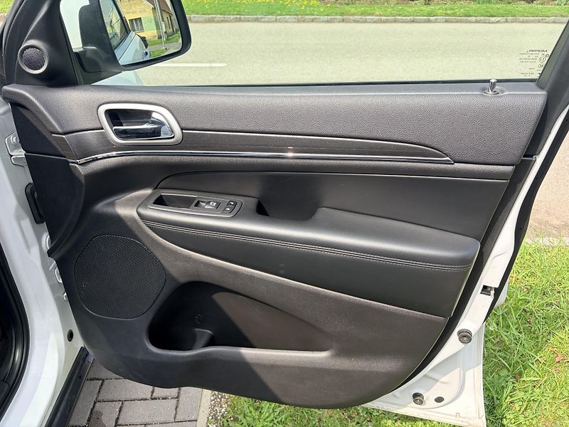 Jeep Grand Cherokee 3.0 V6 CRD 184KW - fotka 45 z 47