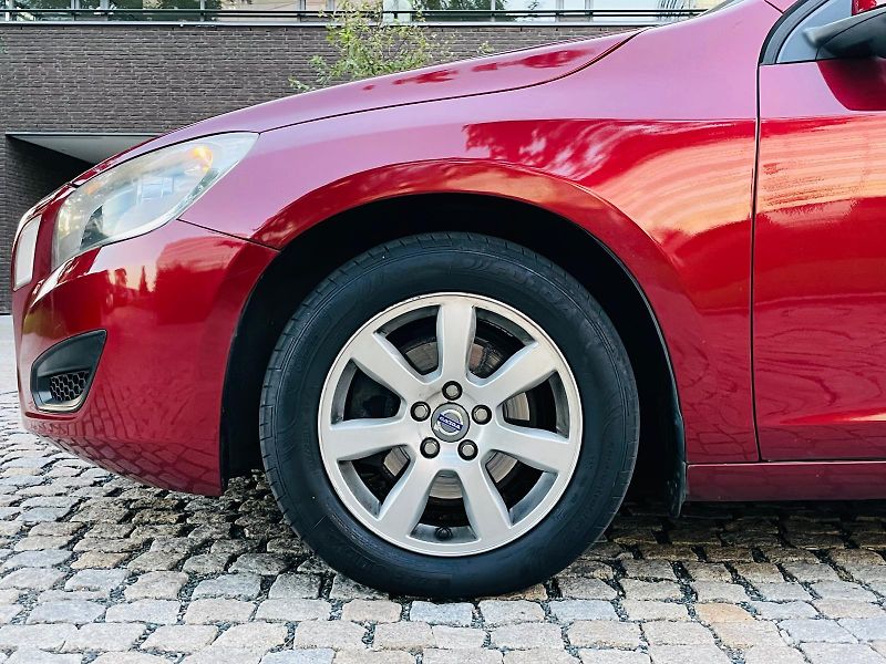 Volvo V60 2.0D4 5VÁLEC SERVISKA TAŽNÉ - fotka 48 z 48