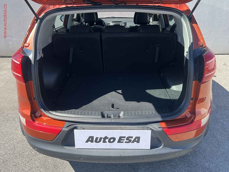 Kia Sportage (2013) 1.6 GDi, 2.maj,ČR, autoAC - fotka 7 z 17