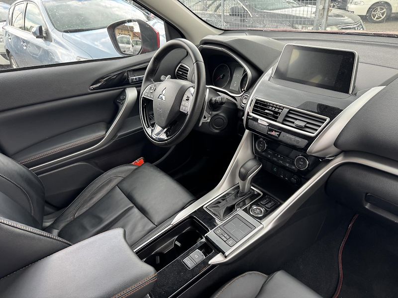 Mitsubishi Eclipse Cross Turbo CVT 4x4 INSTYLE - fotka 13 z 13