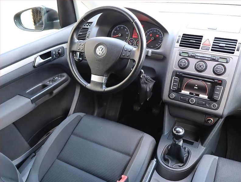 Volkswagen Touran (2009) 1.4 TSI, Navi, Tempomat - fotka 7 z 16