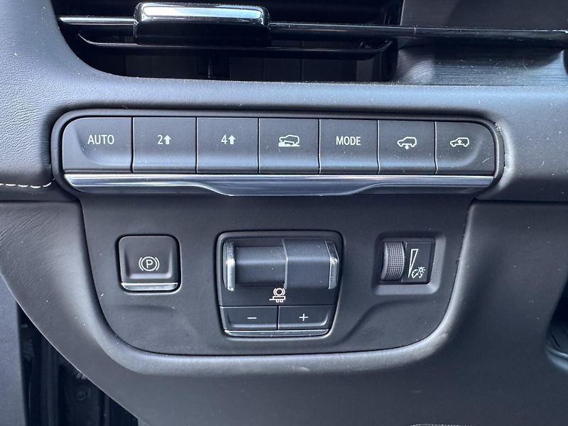 Cadillac Escalade 6,2 Sport Platinum MAX VÝBAVA! - fotka 29 z 51
