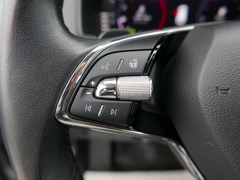Škoda Karoq 2,0 TDI Tour 4x4 Automat - fotka 25 z 34