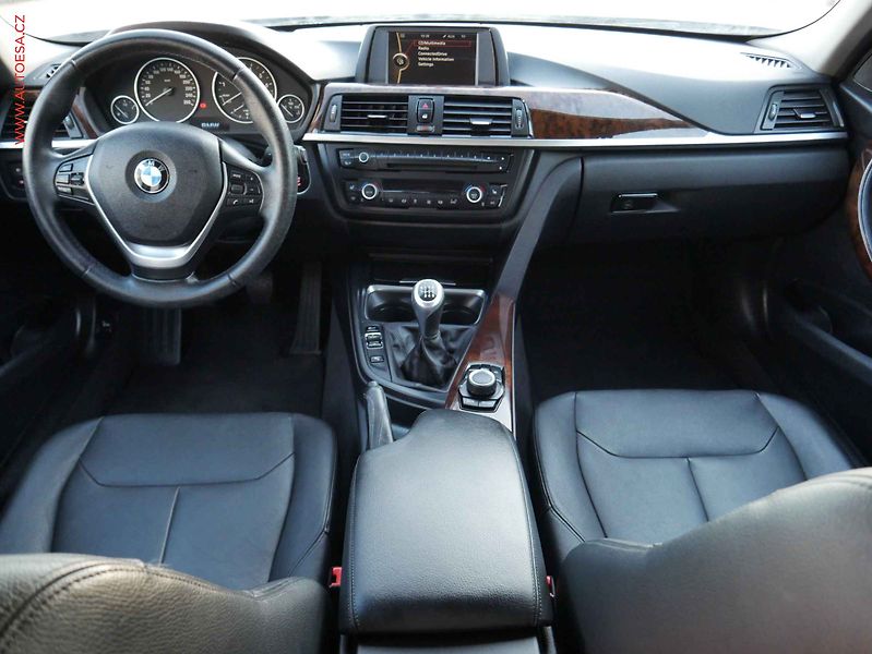 BMW Řada 3 (2013) 2.0i 328i, AC, tempo, park - fotka 7 z 15