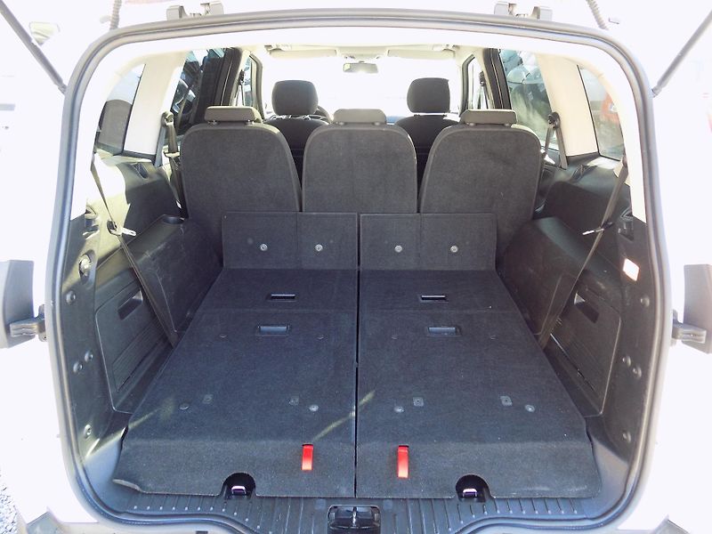 Ford S-MAX 2,0  TDCI 103KW TITAN FACELIFT - fotka 25 z 47