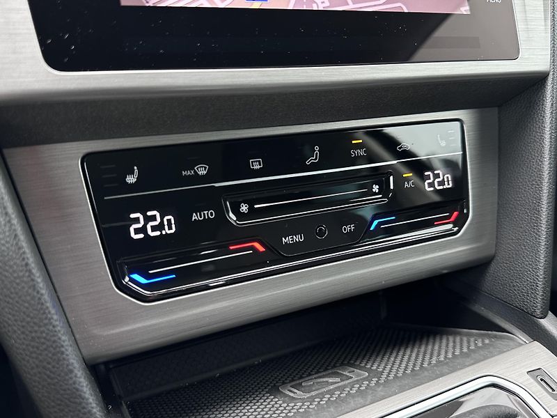 Volkswagen Passat 20TDI DSG Basic - fotka 18 z 21