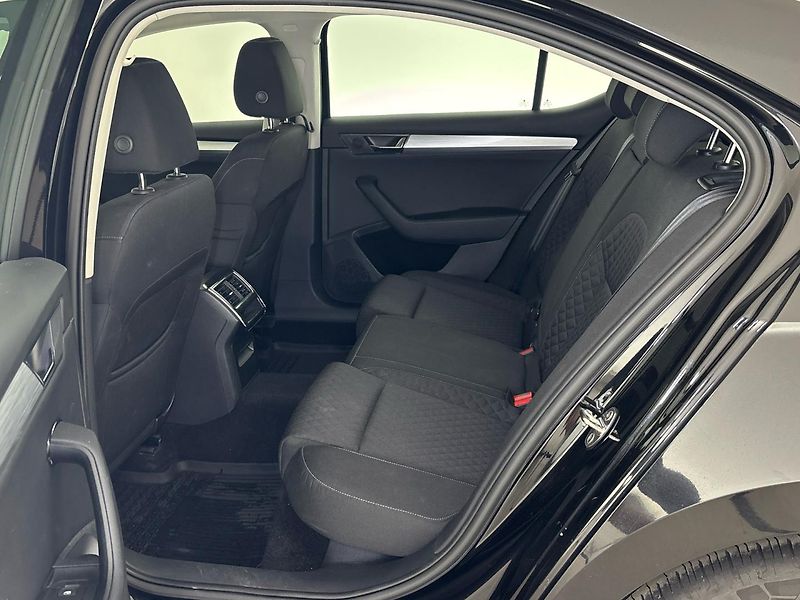 Škoda Superb Ambition DSG - fotka 8 z 28