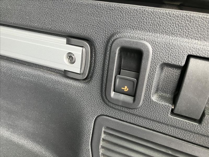 Volkswagen Touran 2,0 TAŽNÉ, LED,APPLE CAR PLAY - fotka 11 z 21