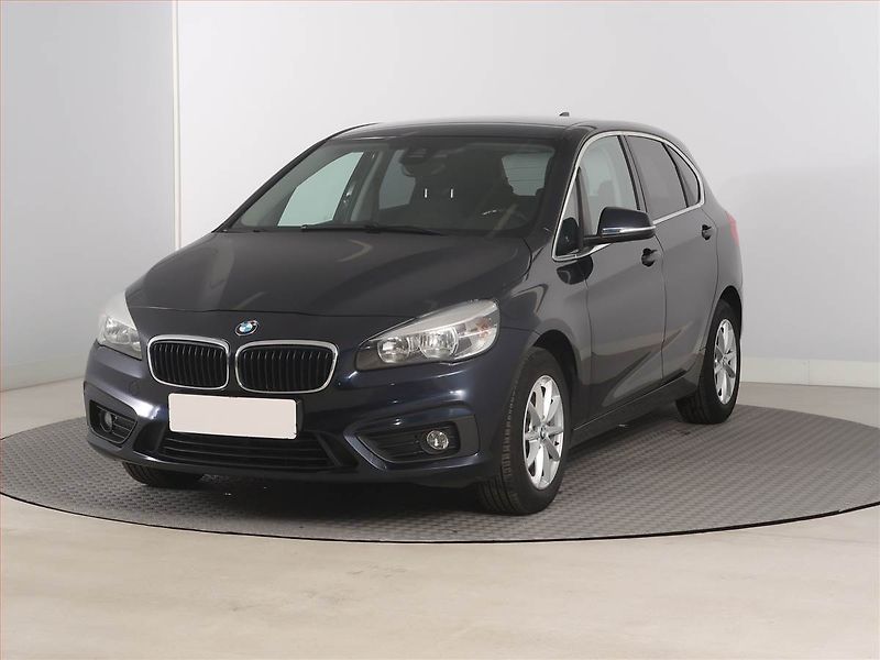 BMW Řada 2 (2016) 218i Active Tourer, Automat - fotka 2 z 18