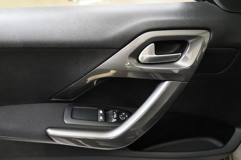 Peugeot 2008 - fotka 12 z 32