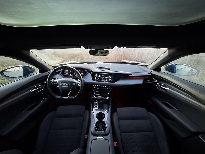 Audi e-tron GT Quattro HUD 360 Vzduch SoH 91% - fotka 9 z 32