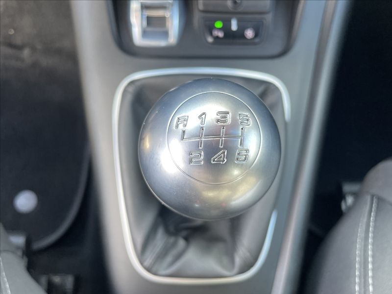 Alfa Romeo Giulietta 1,4 i 16V T 110KW XENON odp.DP - fotka 21 z 37