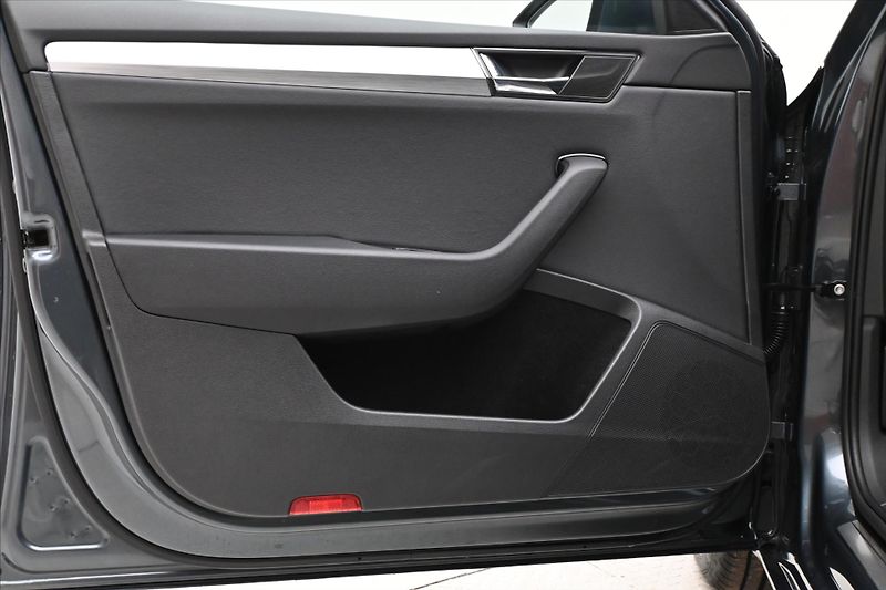 Škoda Superb 1,5 TSI 110 kW Ambition Záruka - fotka 24 z 30