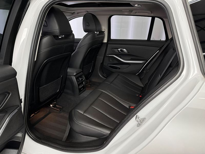 BMW Řada 3 320d xDrive AT LUXURY LINE, PA - fotka 12 z 29