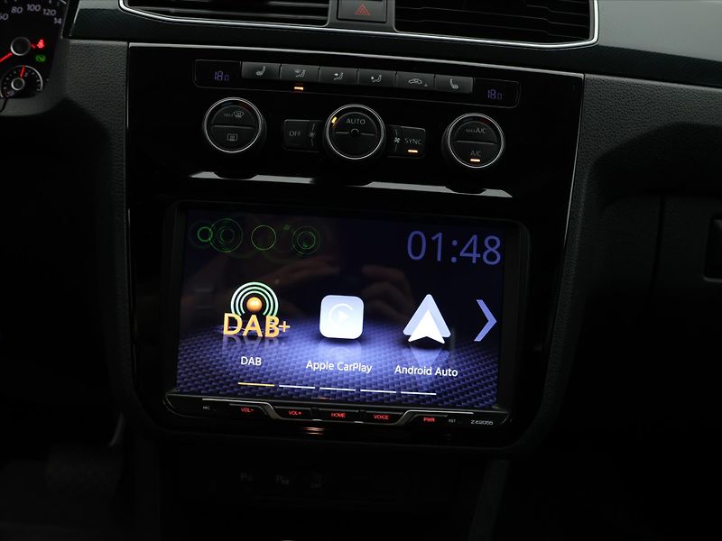 Volkswagen Caddy 1.4 TSI Highline DSG 7-Míst - fotka 23 z 33