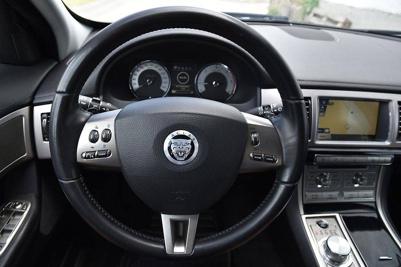 Jaguar XF 3.0 V6 S 202 kW A/T,XENON,NAVI - fotka 14 z 48