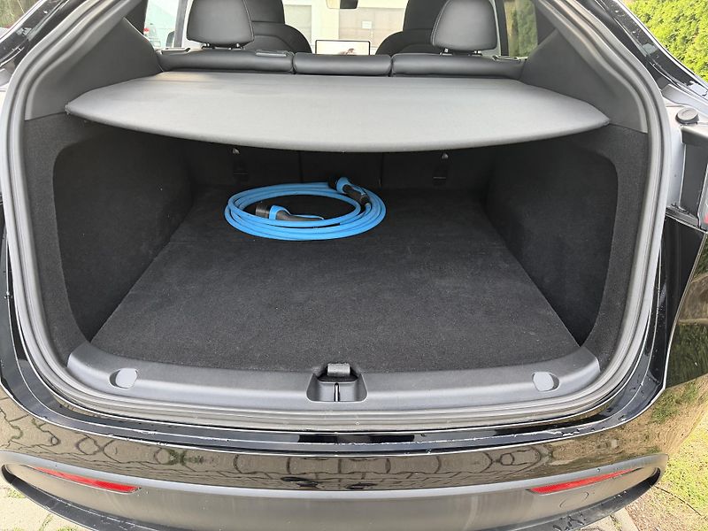 Tesla Model Y DUAL MOTOR-LONG RANGE-TAŽNÉ- - fotka 17 z 19