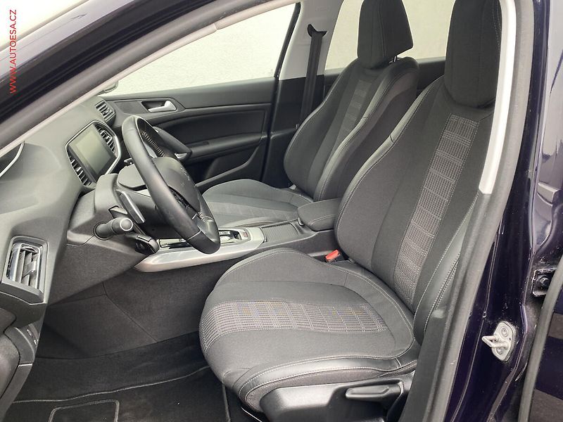 Peugeot 308 (2019) 1.2PT, Allure, AT, navi, TZ - fotka 9 z 18
