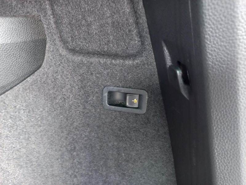 Škoda Karoq (2022) 2.0TDi 110kW 4x4 DSG ČR DPH - fotka 14 z 23