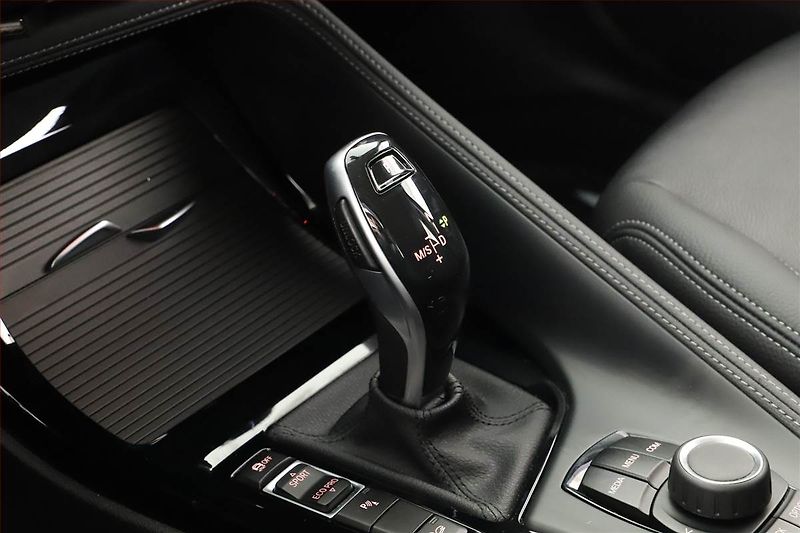 BMW X1 (2019) xDrive18d, ALU, KLIMA, ČR, 4X4 - fotka 10 z 18