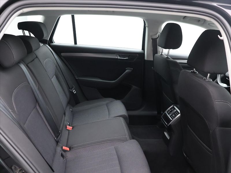Škoda Superb 2,0 TDI 147kW DSG CZ Style DPH - fotka 13 z 36