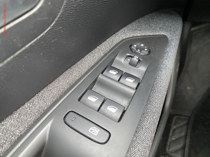 Peugeot 3008 (2018) 1.5 HDi, Active, AT, navi - fotka 11 z 20