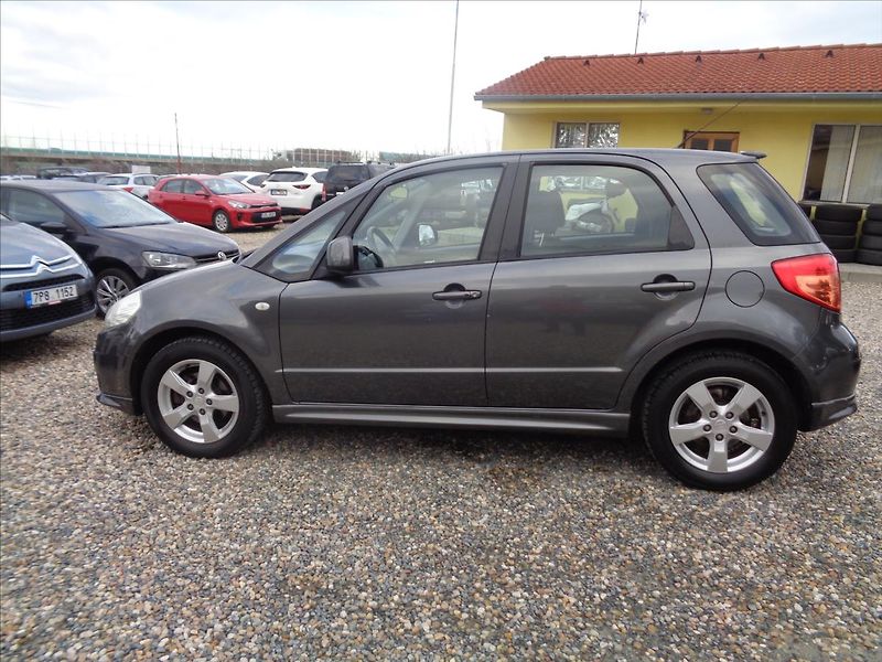 Suzuki SX4 1,6 - fotka 4 z 16