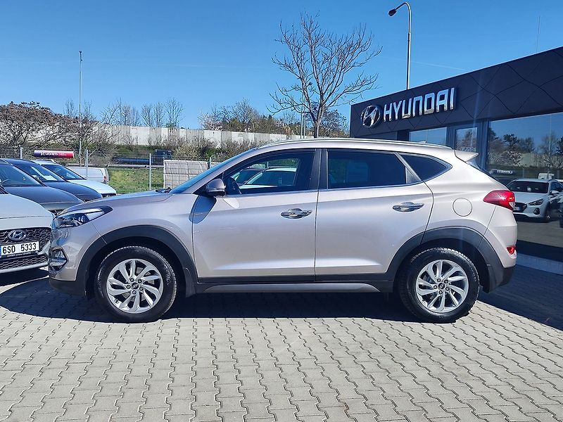 Hyundai Tucson 2.0 CRDi/100kW Style 4x4 - fotka 8 z 36