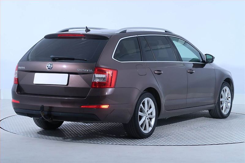 Škoda Octavia (2016) 1.6 TDI, Automat, Navi, Xenony - fotka 5 z 25