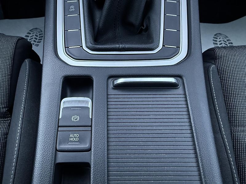 Volkswagen Passat 1,4 TSI Comfortline Navi - fotka 32 z 45