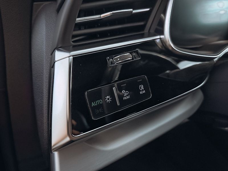 Audi Q8 50TDI S-line Quattro 210 kW - fotka 21 z 27