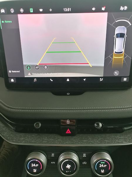 Škoda Superb 2,0 TDI AUT SELECTION 1.MAJ.ČR - fotka 15 z 18