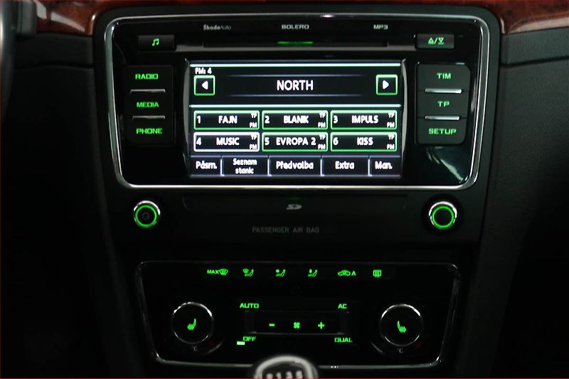 Škoda Superb (2012) Elegance 2.0 TDI, Xenony - fotka 12 z 17