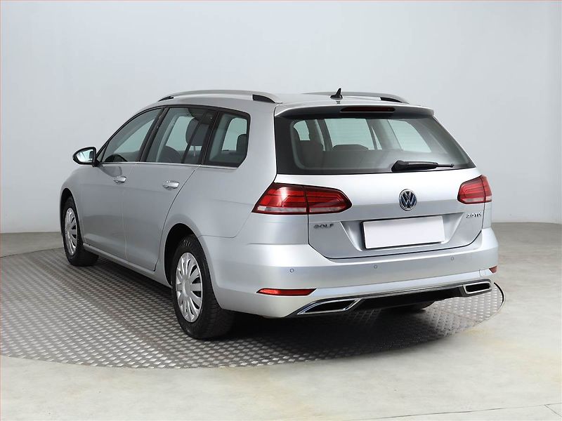 Volkswagen Golf (2018) Highline 2.0 TDI, Navi - fotka 4 z 15